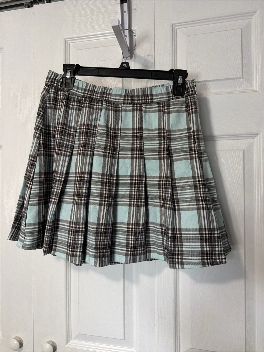 NWT Hollister Plaid Pleated Mini Skirt Size Medium Blue Brown Side Zip